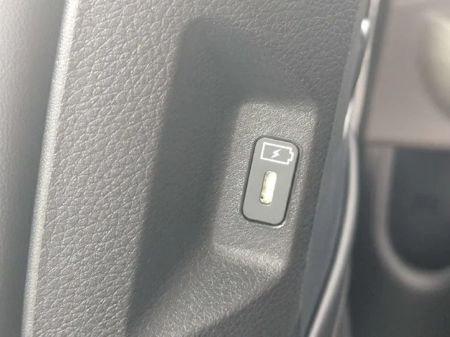 New 2027 Snow White Pearl Kia EX image 15