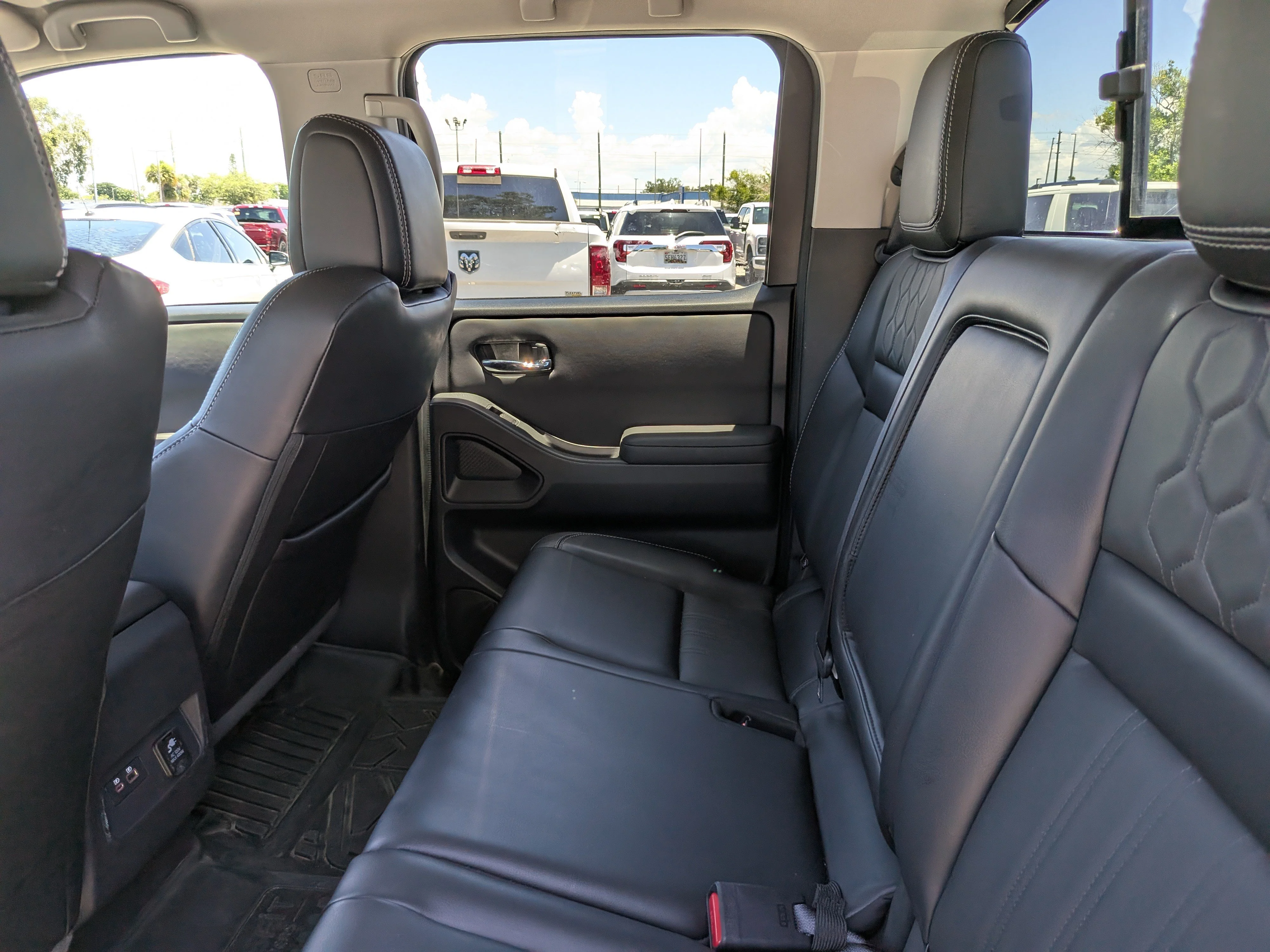 Used 2024 Bluestone Nissan SL image 19