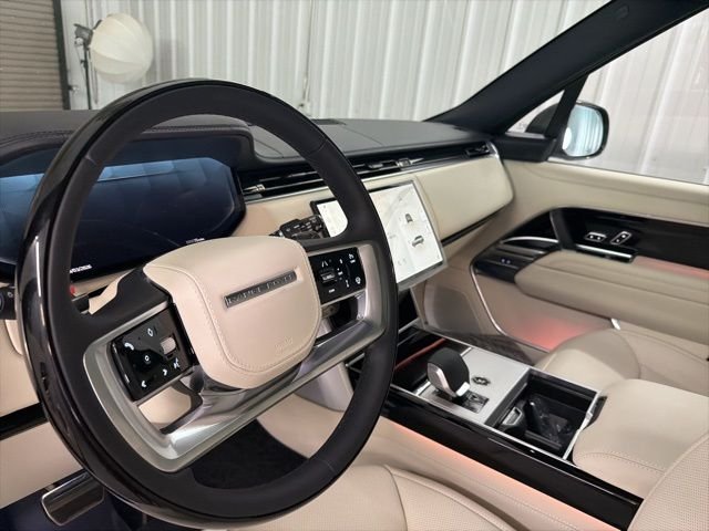 New 2026 Eiger Grey Land Rover SE image 11