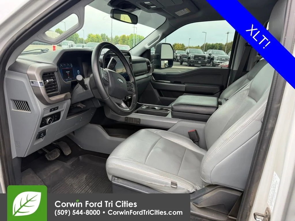 Used 2024 Avalanche Ford XLT image 2