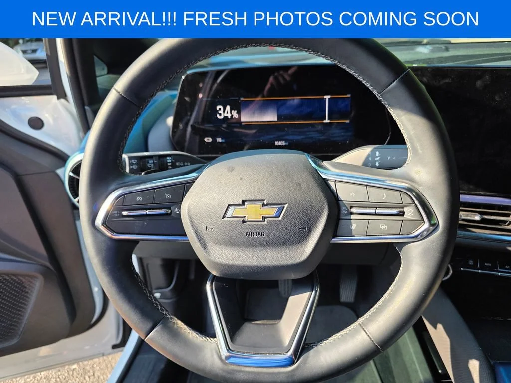 Used 2025 Summit White Chevrolet LT image 13