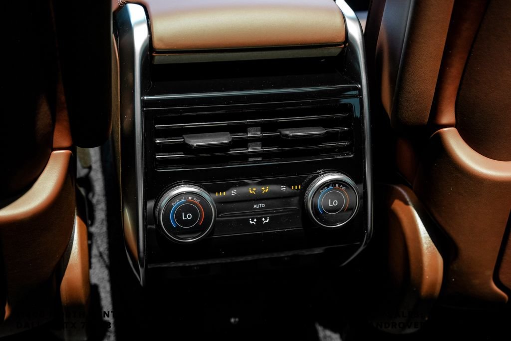 New 2026 Santorini Black Metallic Land Rover SE image 45