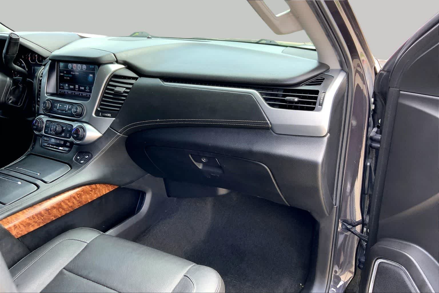Used 2018 Tungsten Metallic Chevrolet Premier image 17