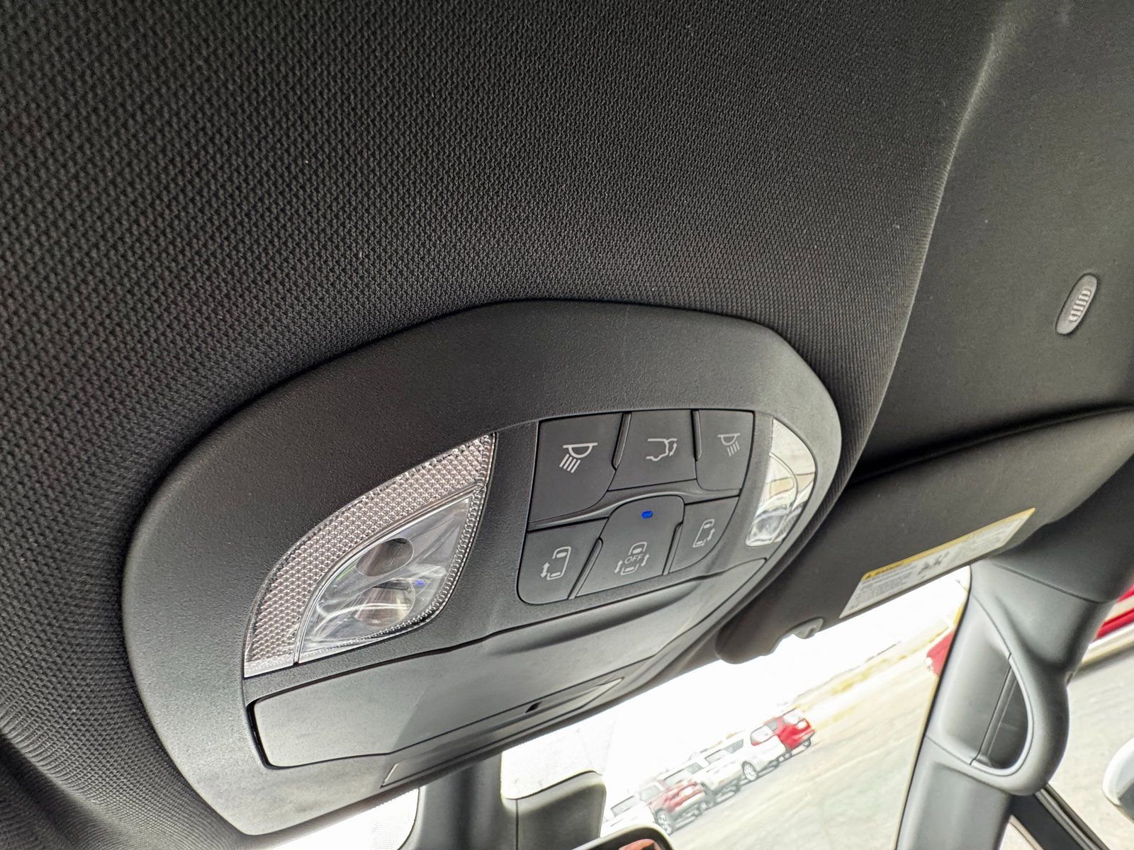 Used 2025  Chrysler Select image 22