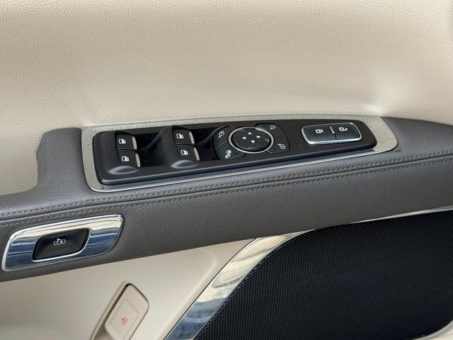 Used 2017 Black Lincoln Reserve image 27