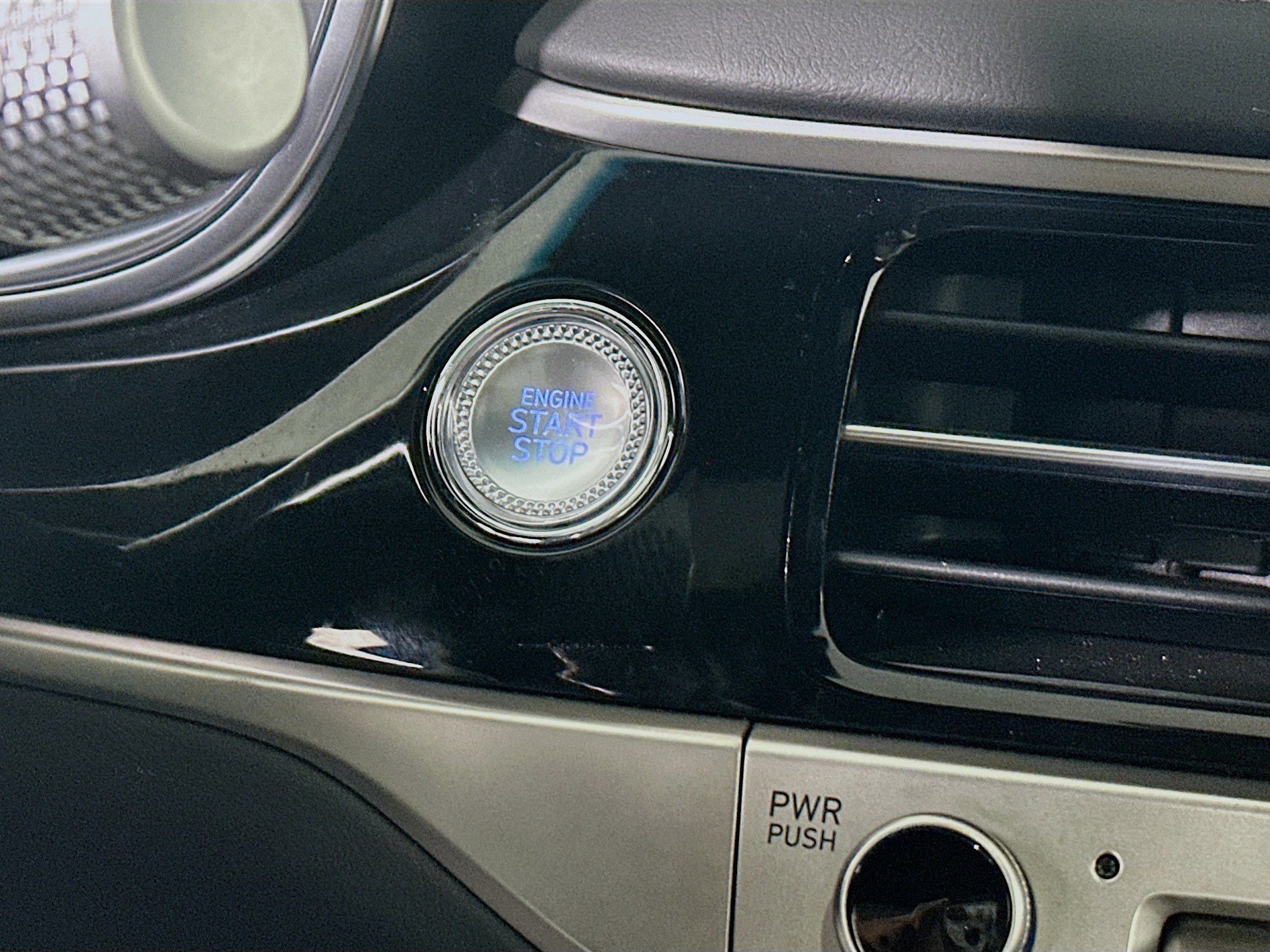 2025 GENESIS G70 Standard - Photo 20