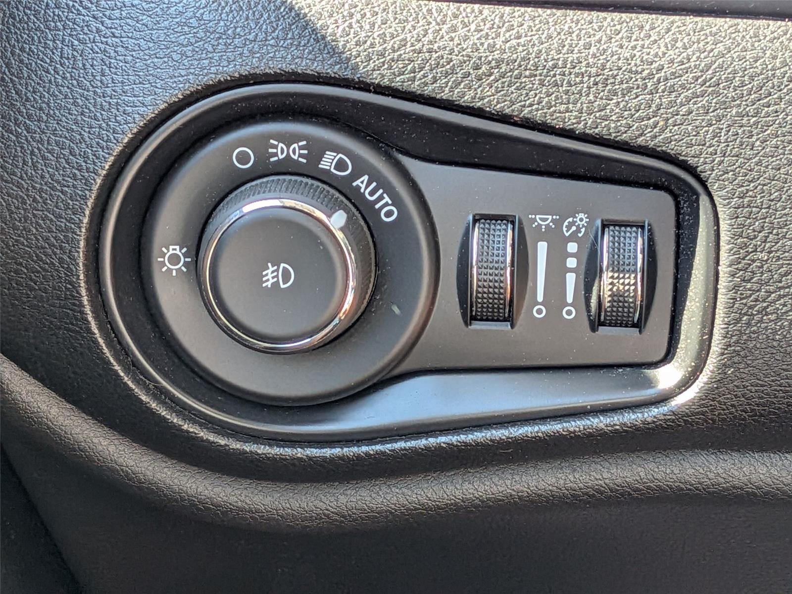 Used 2019 Solar Yellow Clearcoat Jeep Trailhawk image 18