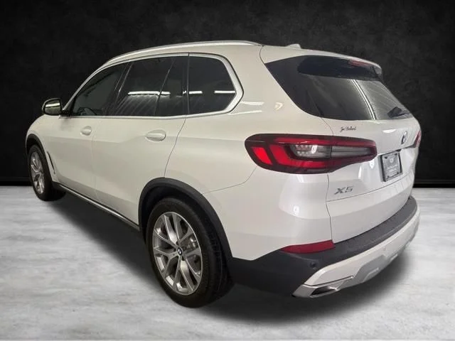 Used 2023 Mineral White Metallic BMW sDrive40i image 8