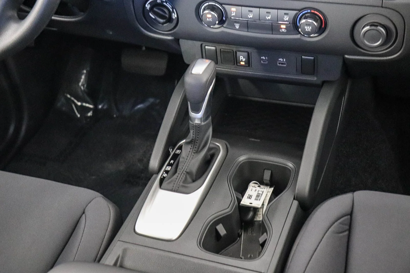 New 2025 Glacier White Nissan Crew Cab S image 15