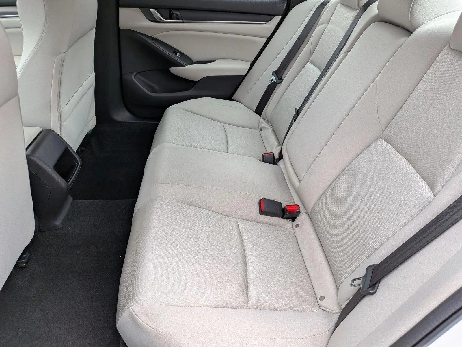 Used 2018 White Honda LX 1.5T image 17