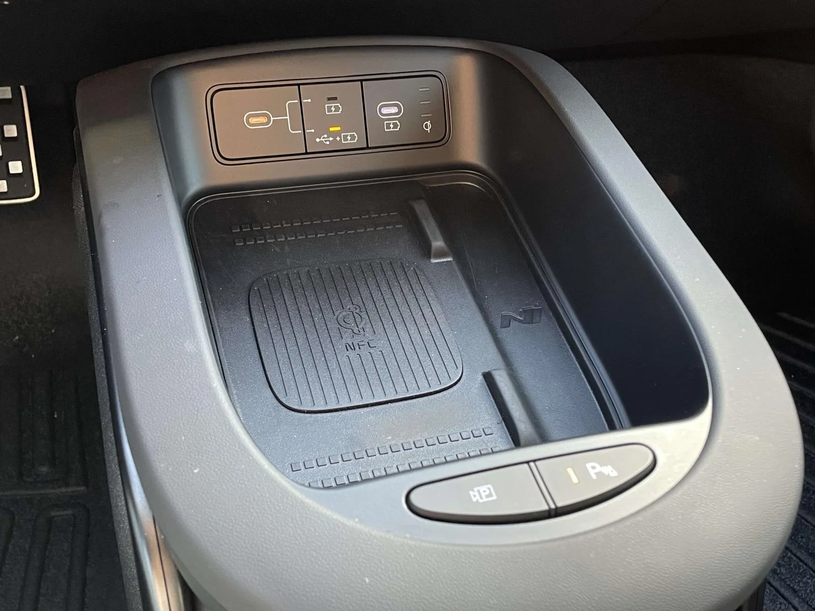Used 2025 Abyss Black Hyundai Base image 21