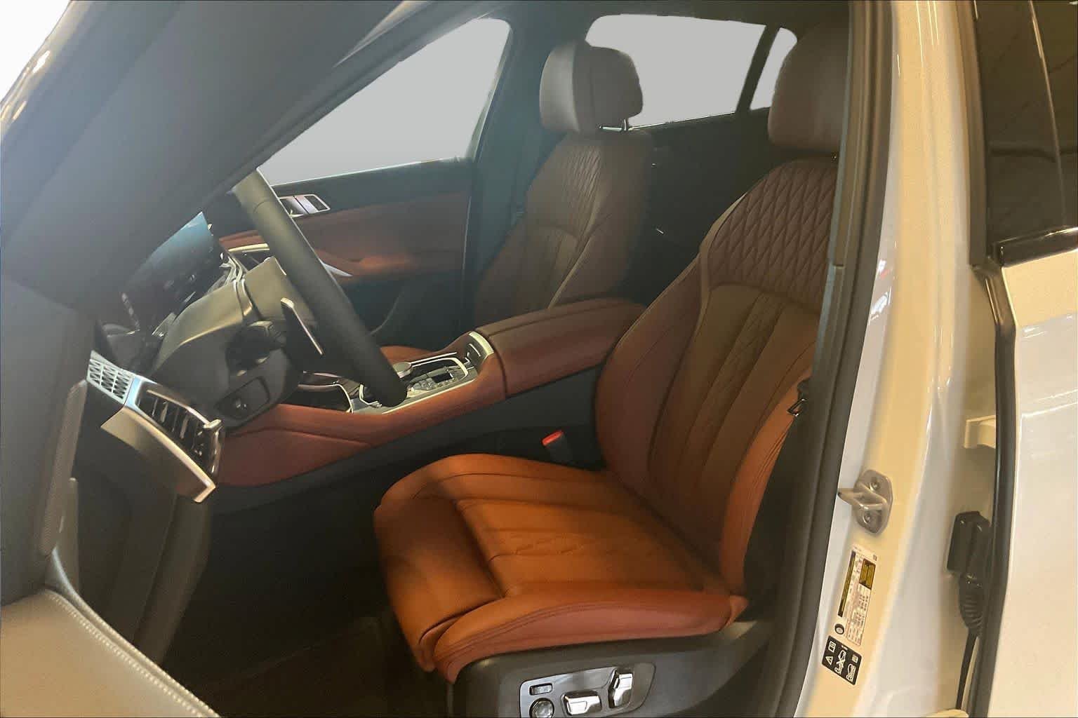 New 2027 Mineral White Metallic BMW xDrive40i image 9
