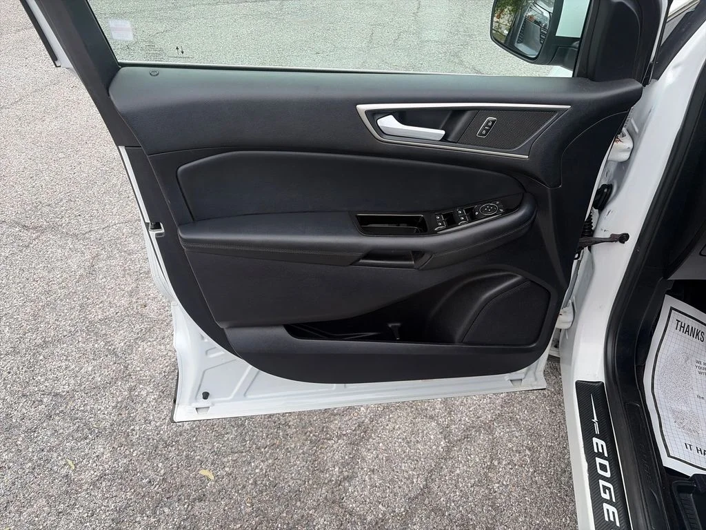 Used 2020 Oxford White Ford SEL image 11