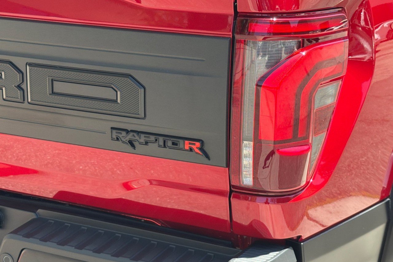 Used 2025 RED Ford Raptor image 26