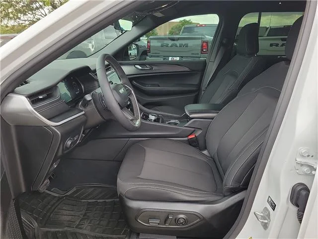 Used 2025 White. Jeep Laredo 4x2 image 12