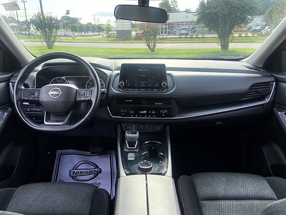 Used 2025 Deep Ocean Blue Pearl Nissan SV image 28