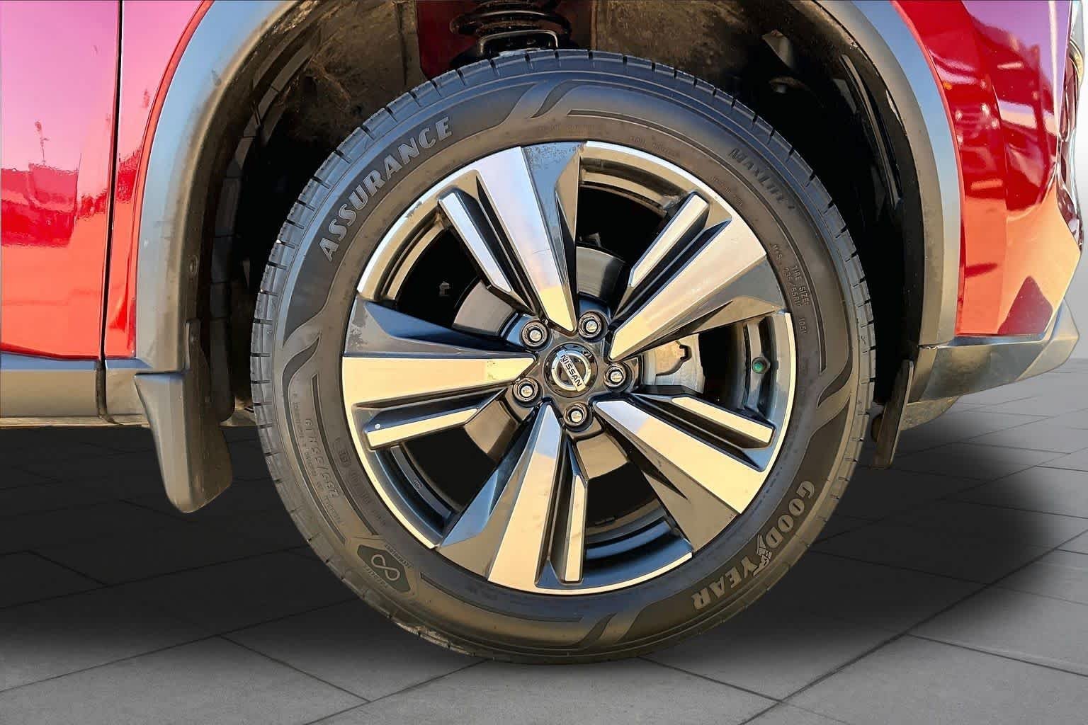 Used 2021 Scarlet Ember Tintcoat Nissan SL image 11