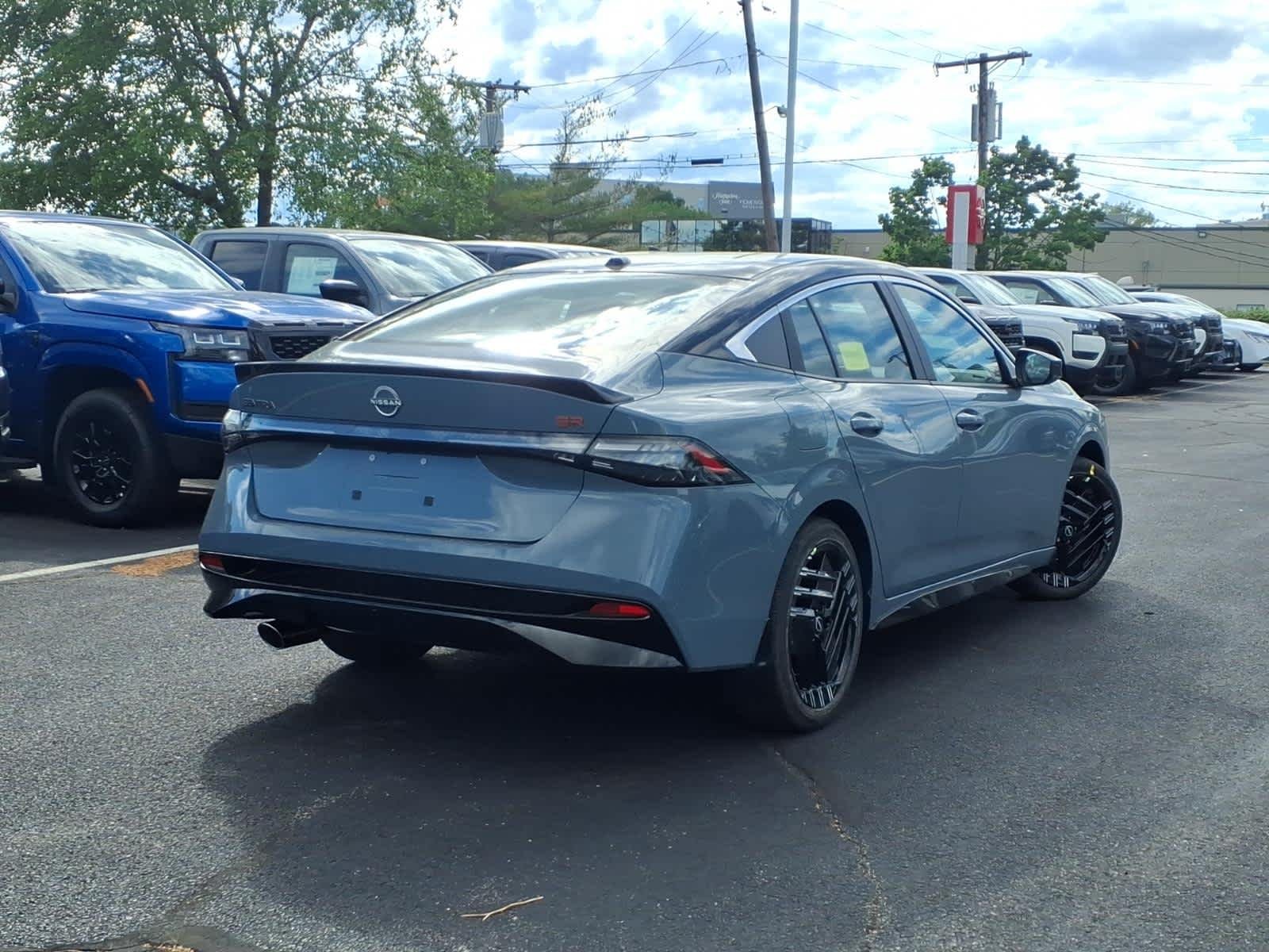New 2026 Atlantic Gray Metallic/Super Black Nissan SR image 3