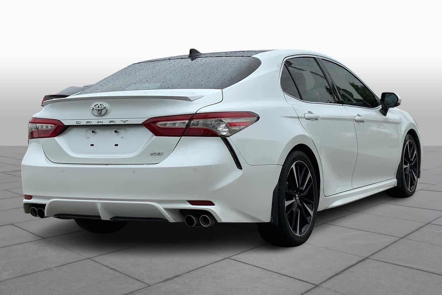 Used 2018 Wind Chill Pearl Toyota XSE V6 image 12