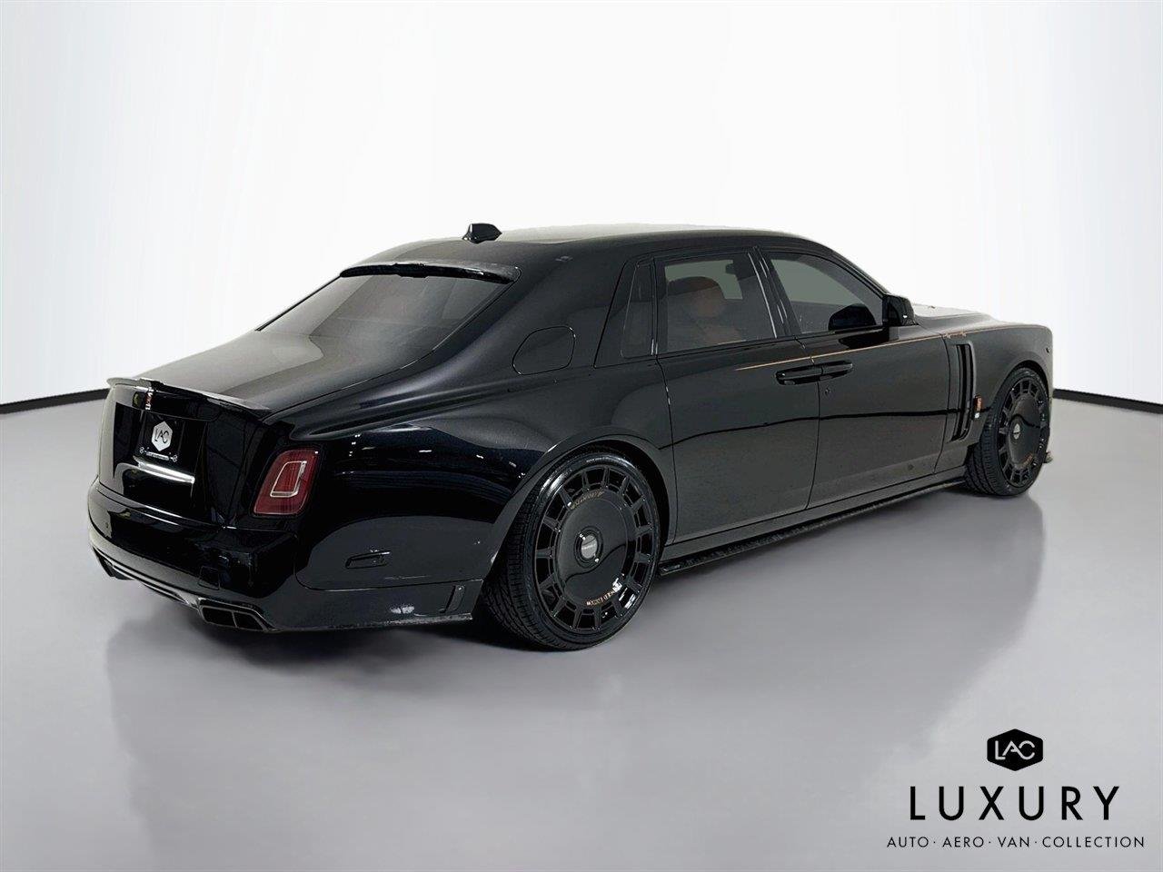 Used 2027 Black Diamond Rolls-Royce Sedan | Full Carbon Mansory Widebody image 5