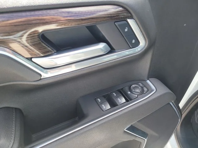 Used 2025 White Chevrolet LT image 17