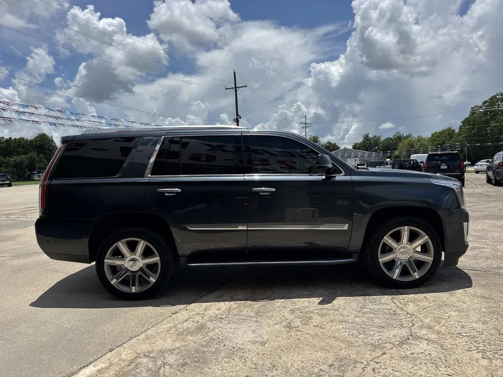 Used 2019 Gray Cadillac Luxury image 12