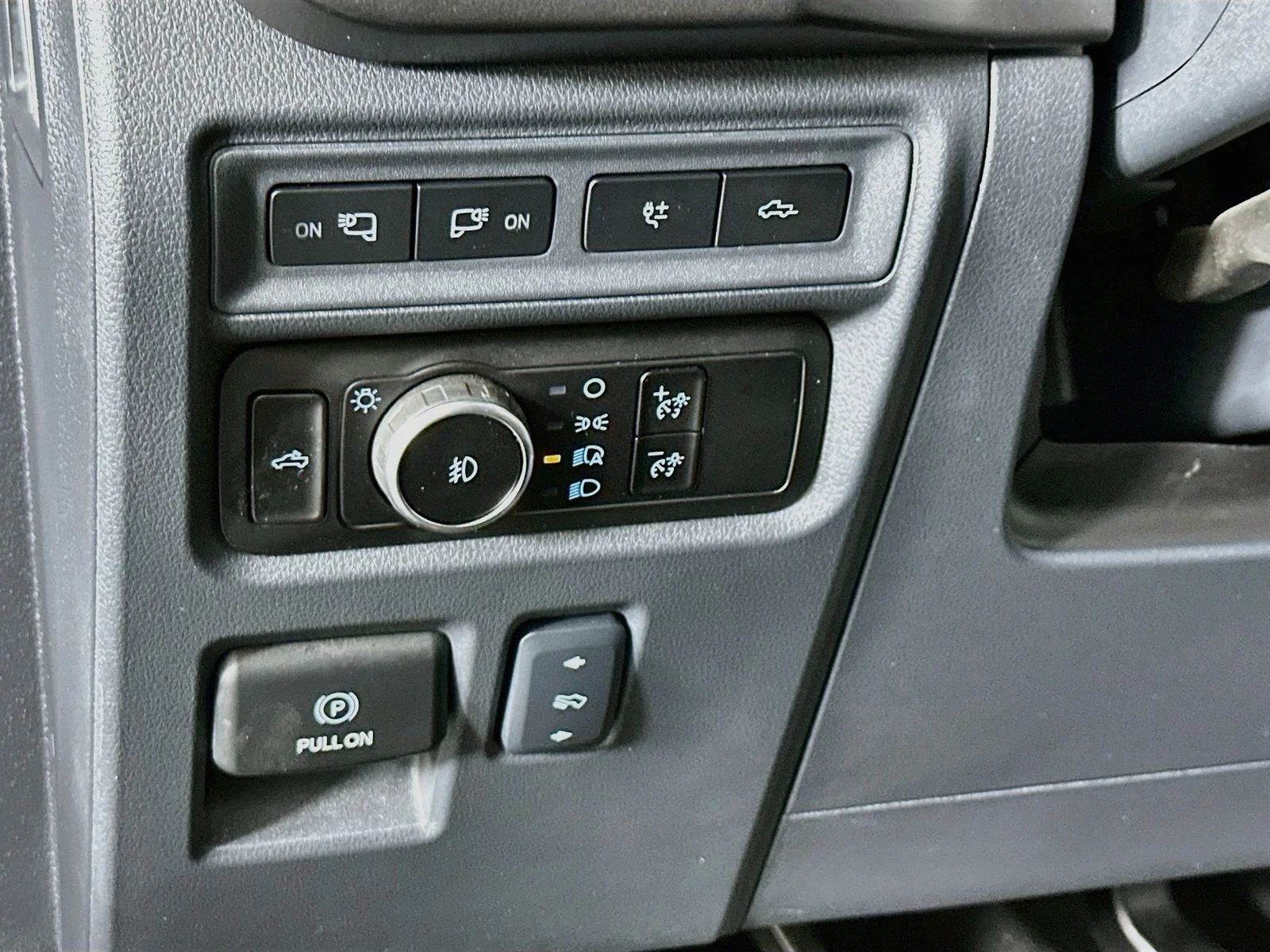 Used 2024 Carbonized Gray Metallic Ford Tremor image 11
