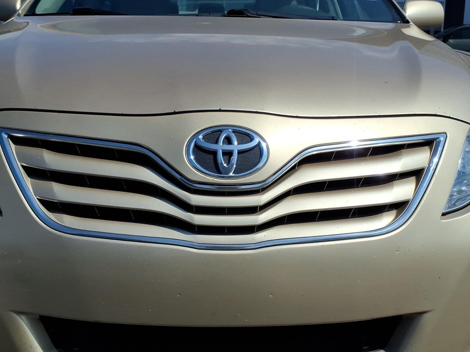 Used 2010  Toyota LE image 14