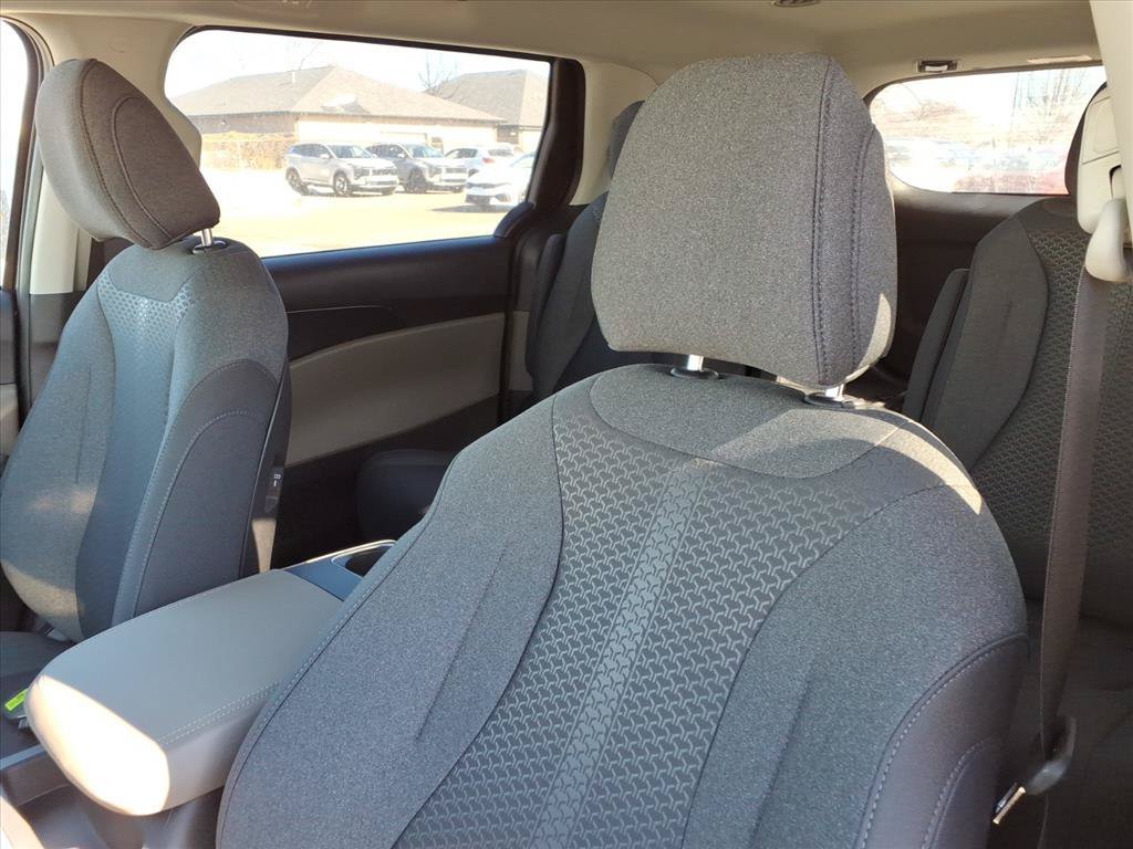2026 Kia Carnival LX - Photo 13