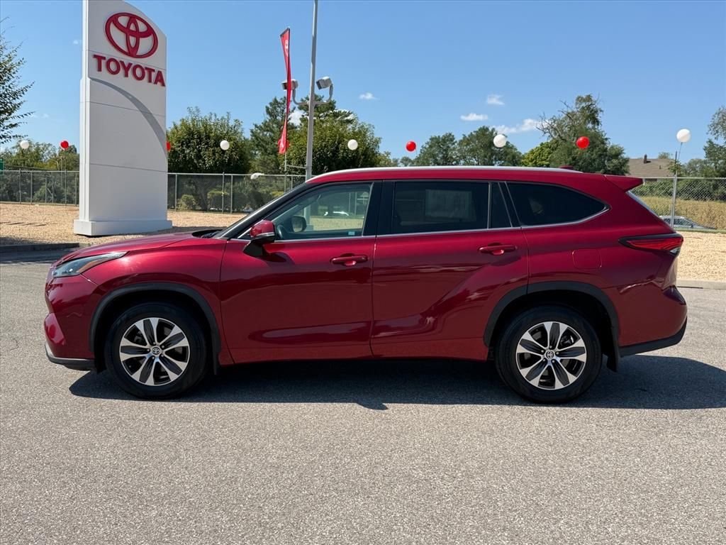Used 2022 Red Toyota XLE image 8