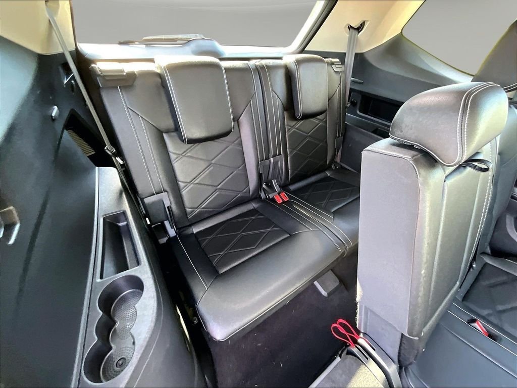 Used 2026 Silver Volkswagen SE w/Technology image 28