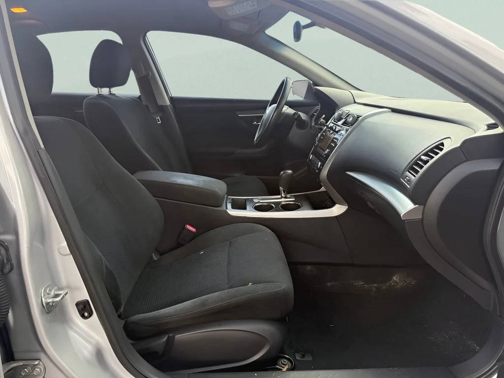 Used 2015 Brilliant Silver Nissan 2.5 S image 13