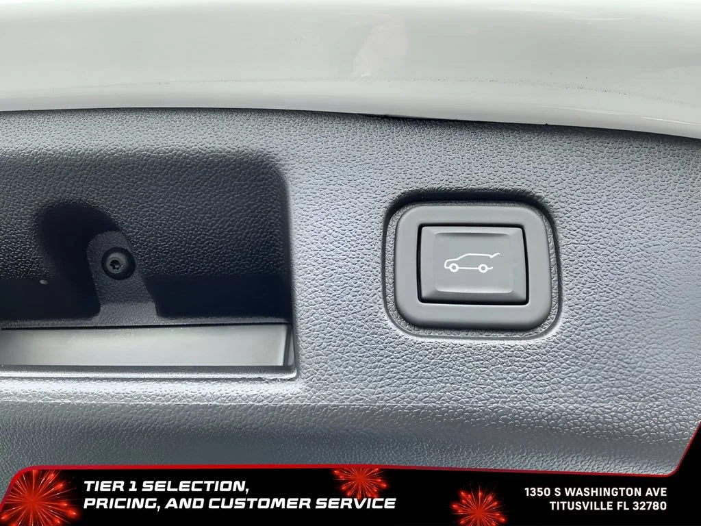 Used 2024 Summit White Chevrolet LT image 19