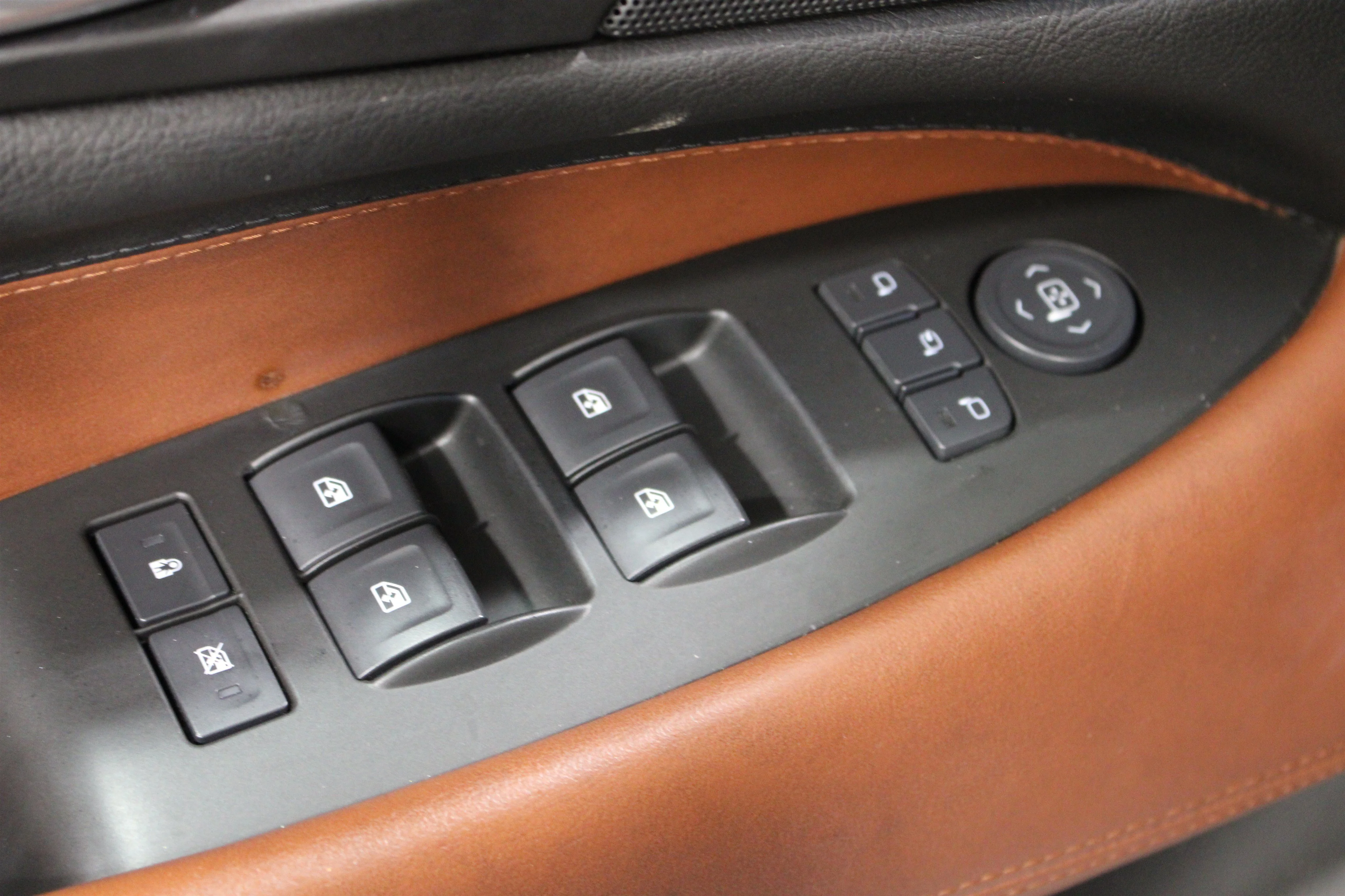Used 2017 Dark Granite Metallic Cadillac Luxury image 7