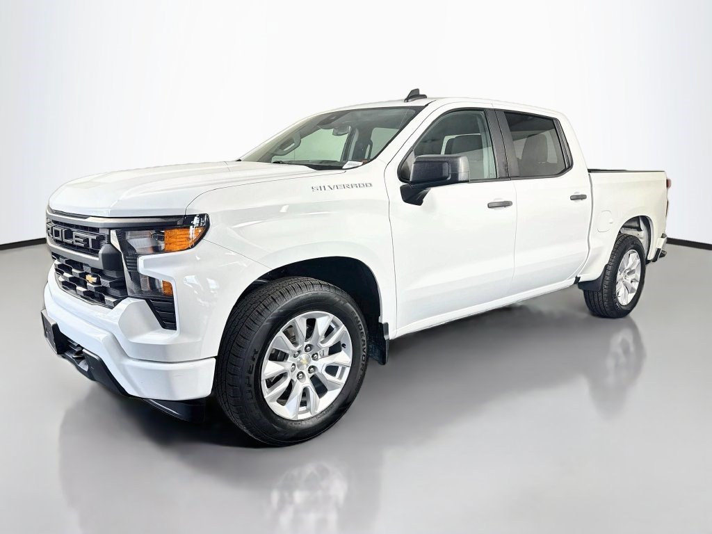 Used 2022 Summit White Chevrolet Custom image 3