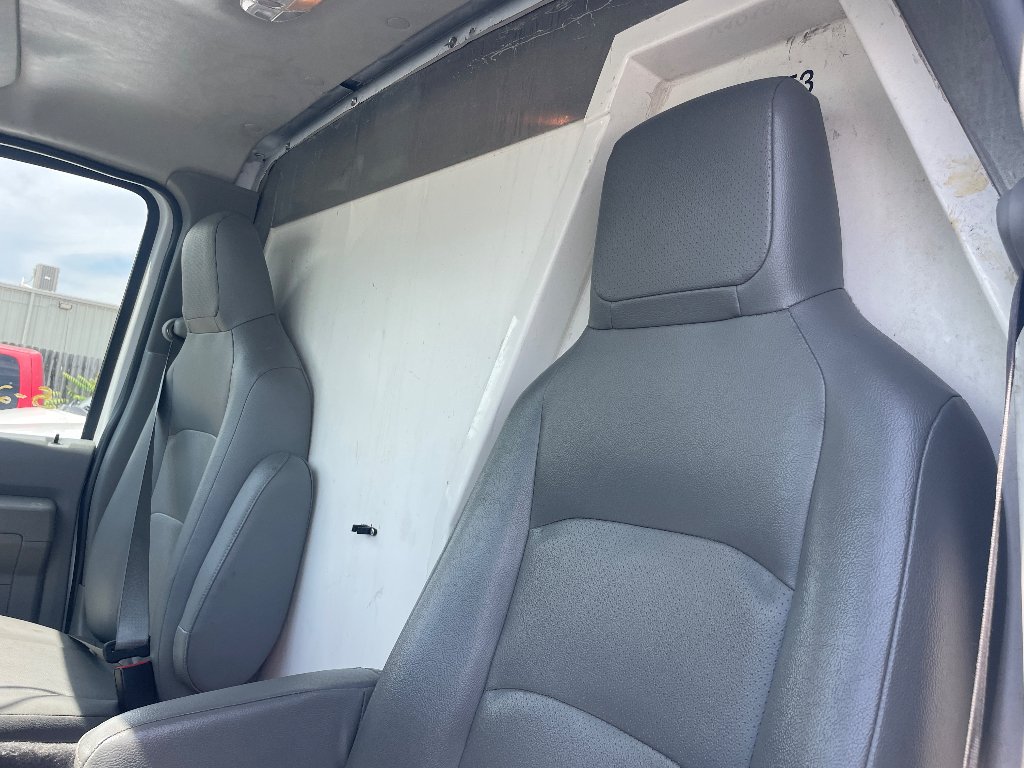 Used 2024 Oxford White Ford Base image 9