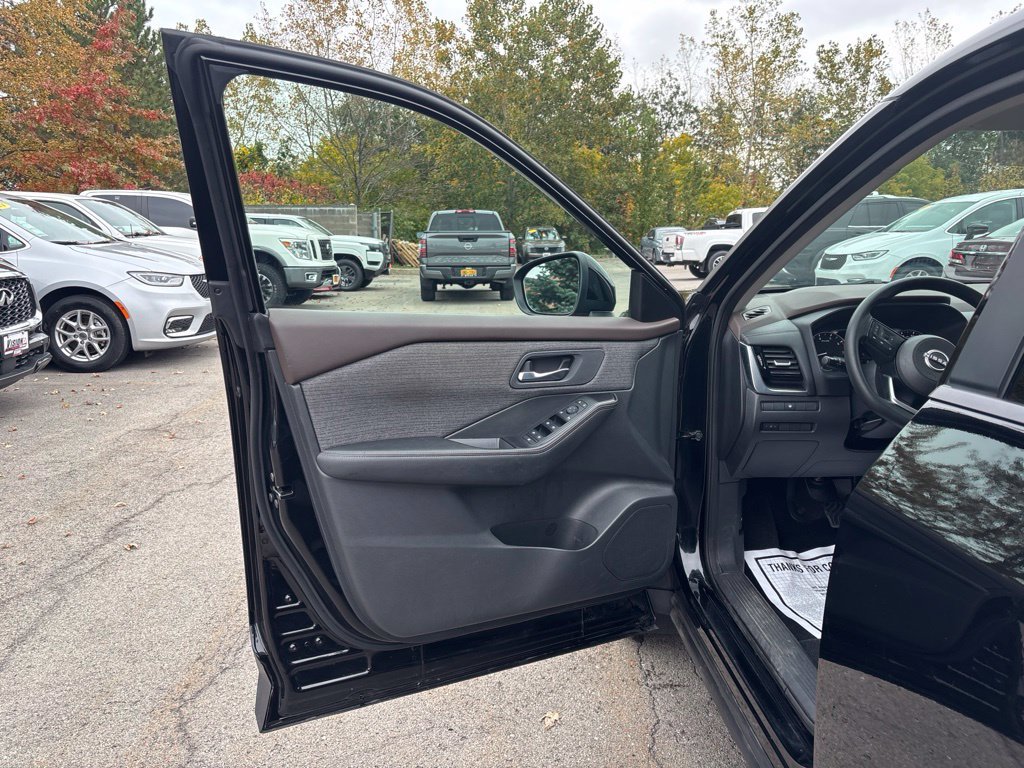 Used 2022 Black Nissan SV image 16