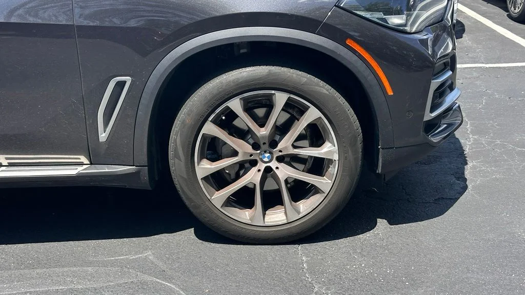 Used 2022 Dark Graphite Metallic BMW xDrive40i image 5