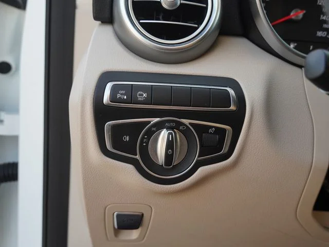 Used 2019 White Mercedes-Benz GLC 300 image 22