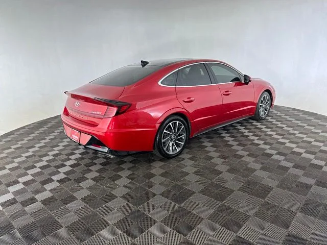 Used 2020 Red Hyundai Limited image 5