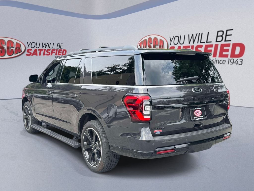 Used 2022  Ford Limited image 4