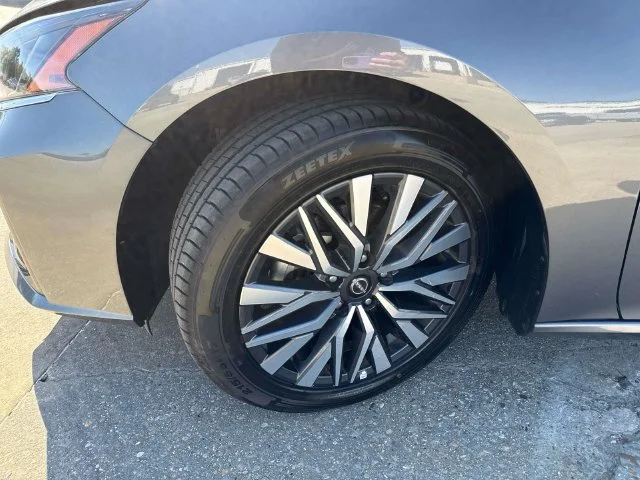 Used 2025 Gray Nissan 2.5 SV image 6
