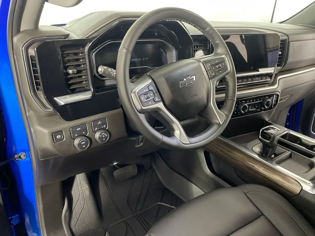 Used 2025 Blue Chevrolet RST image 9