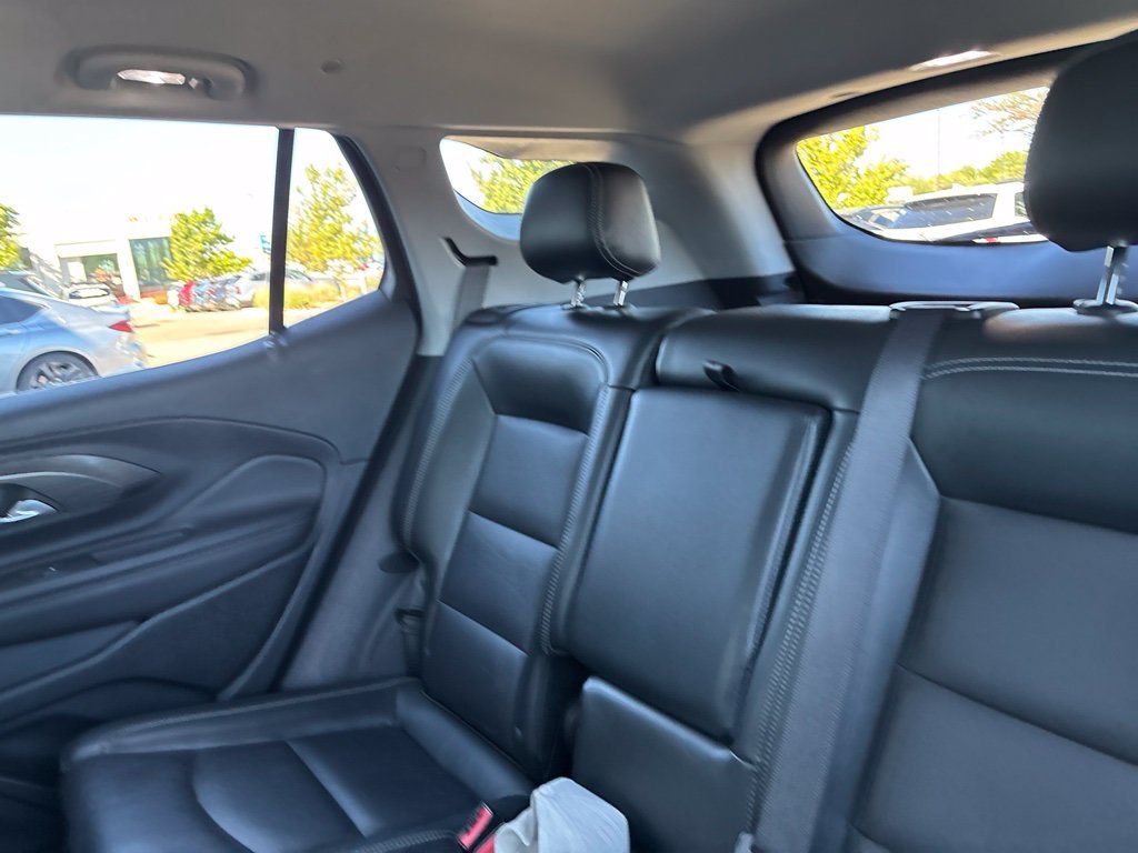 Used 2022 White GMC SLT image 30