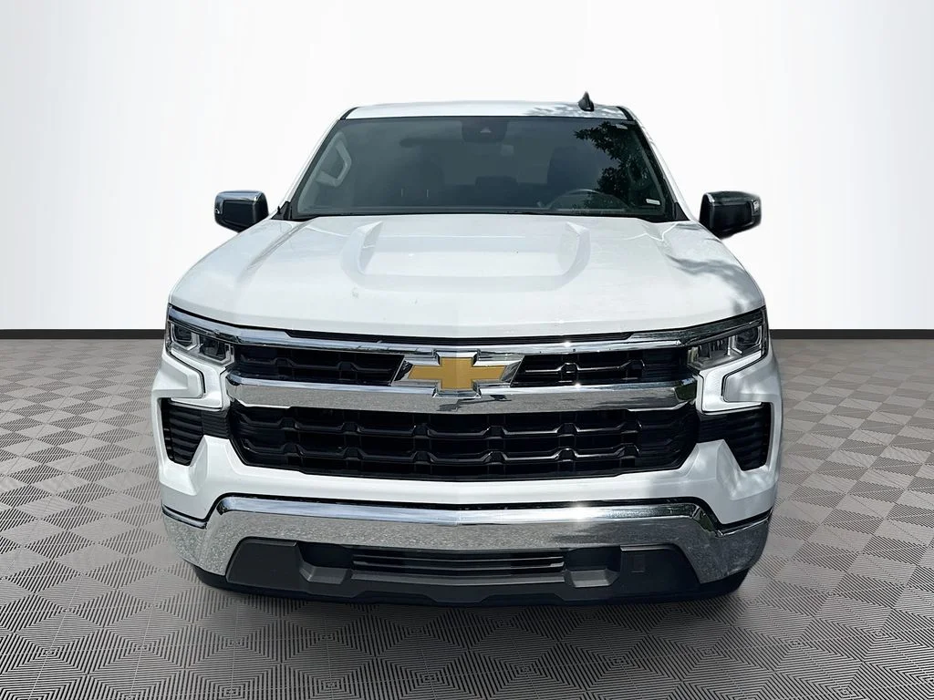 Used 2025 White Chevrolet LT image 2