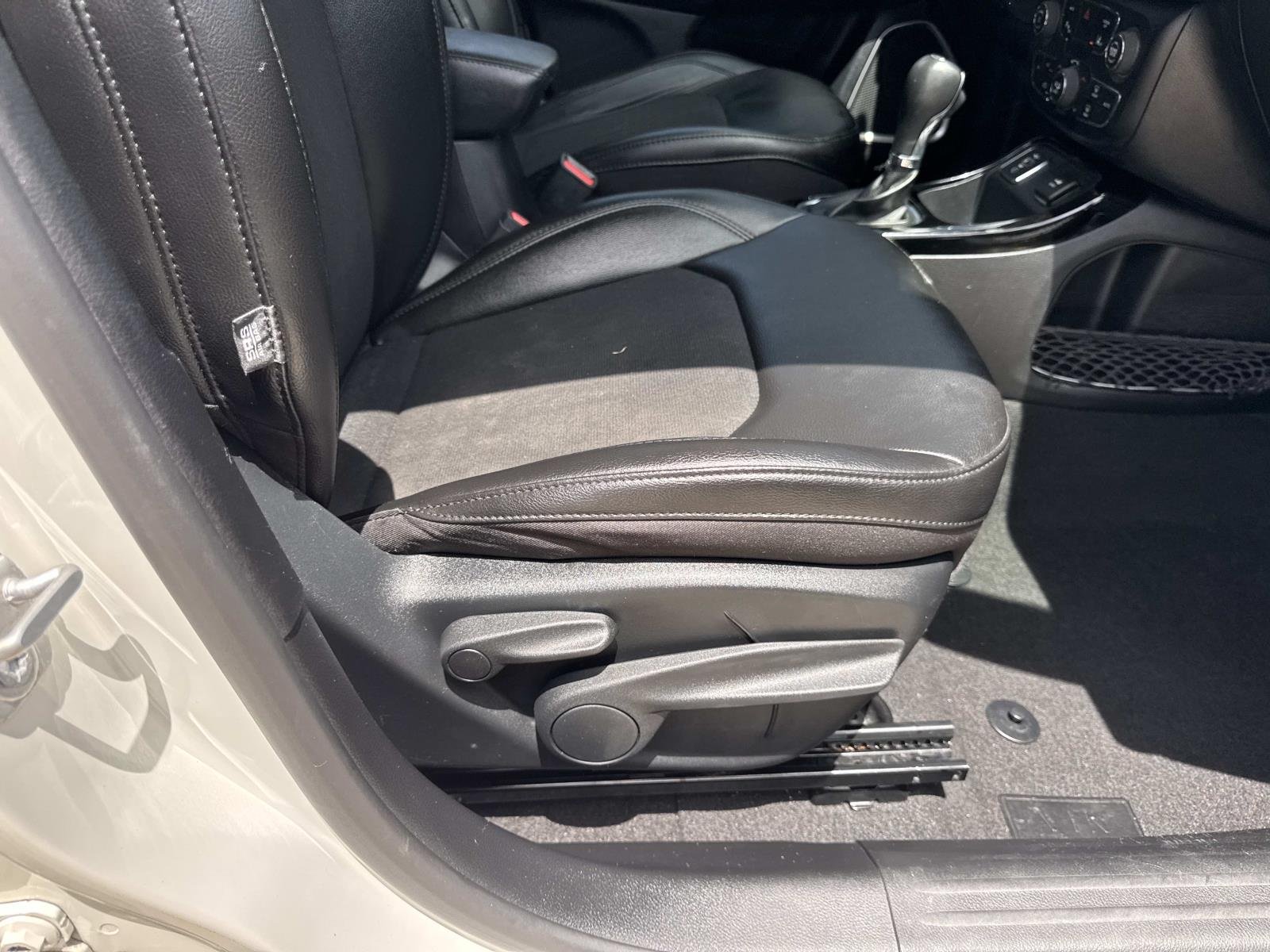 Used 2021 White Clearcoat Jeep Altitude image 11