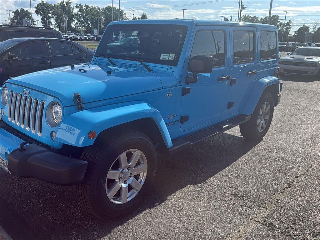 Used 2017 Chief Clearcoat Jeep Sahara image 3