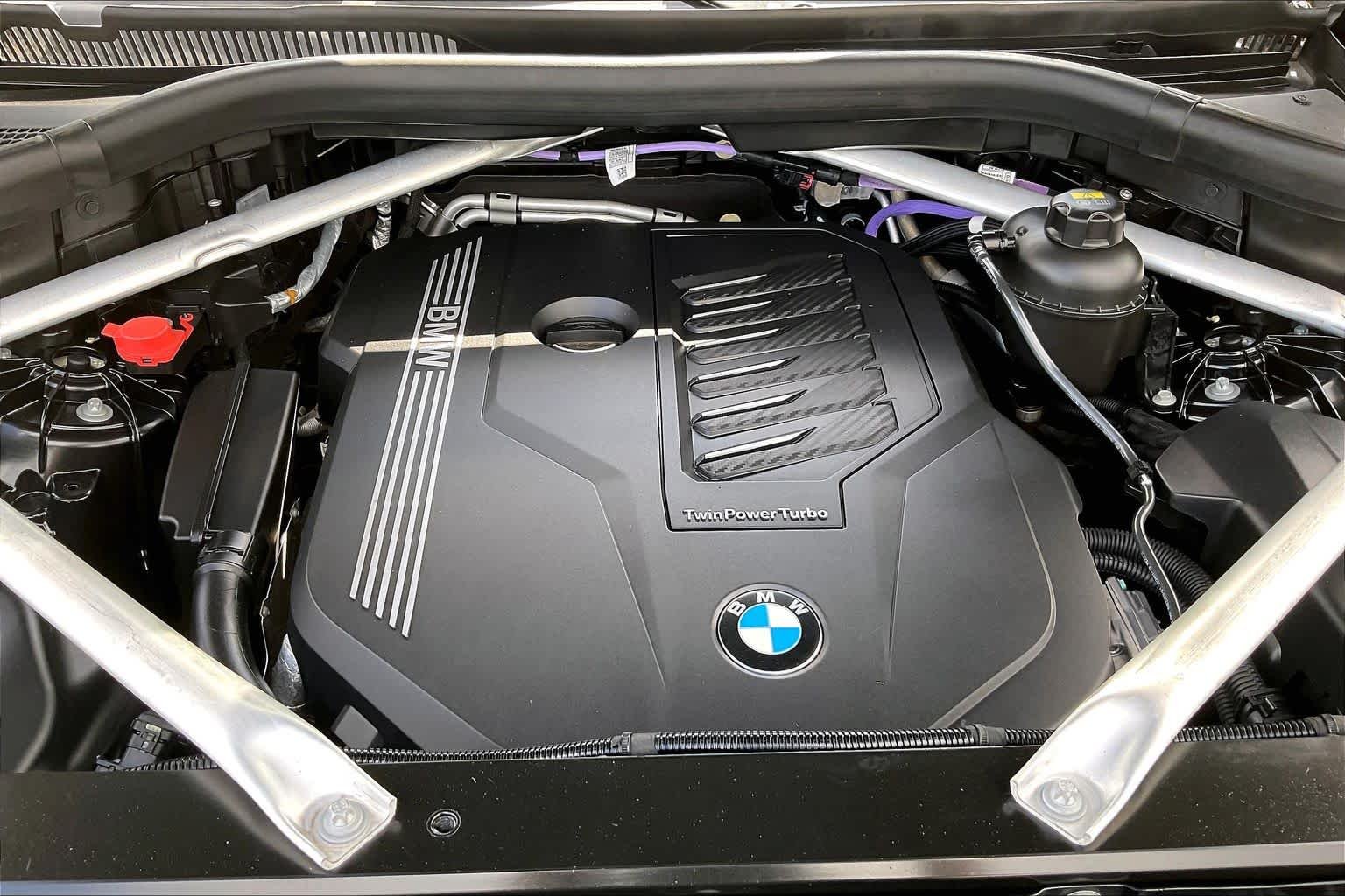 Used 2023 Alpine White BMW sDrive40i image 29