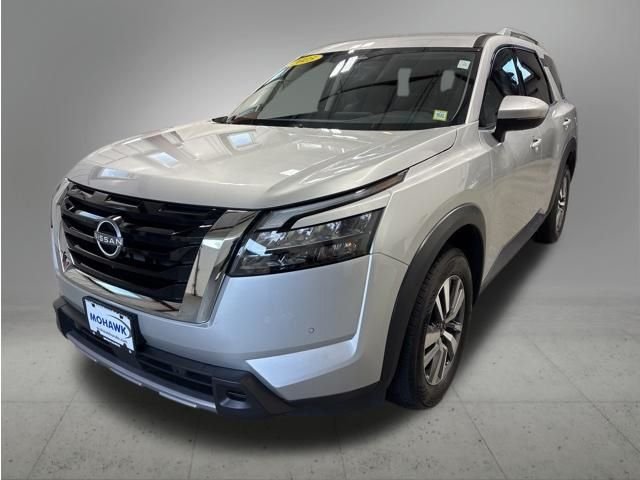 2025 Nissan Pathfinder SL 4WD's photo