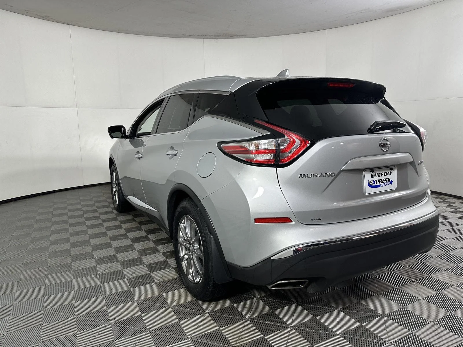 Used 2016 Brilliant Silver Metallic Nissan SL image 16